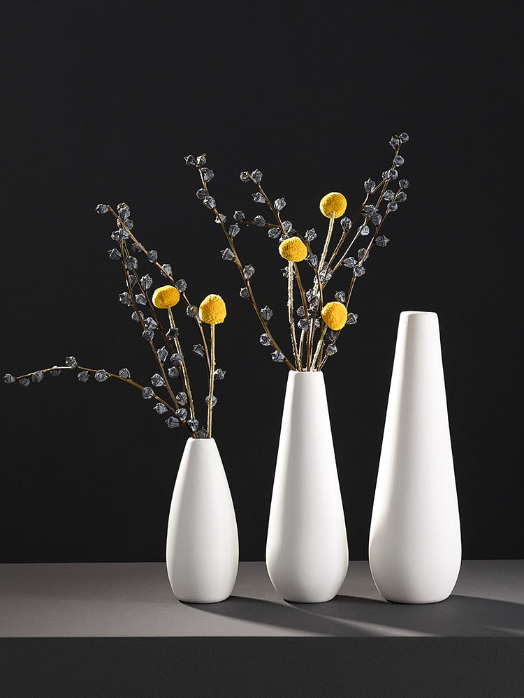 Suquila White Ceramic Vase™