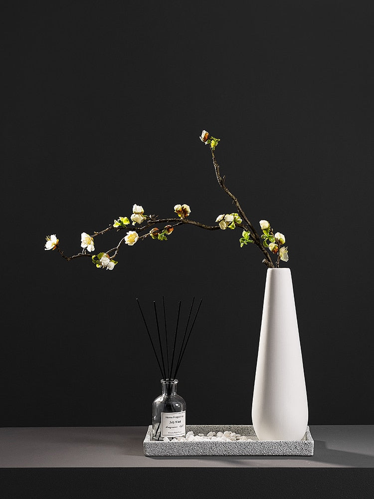 Suquila White Ceramic Vase™