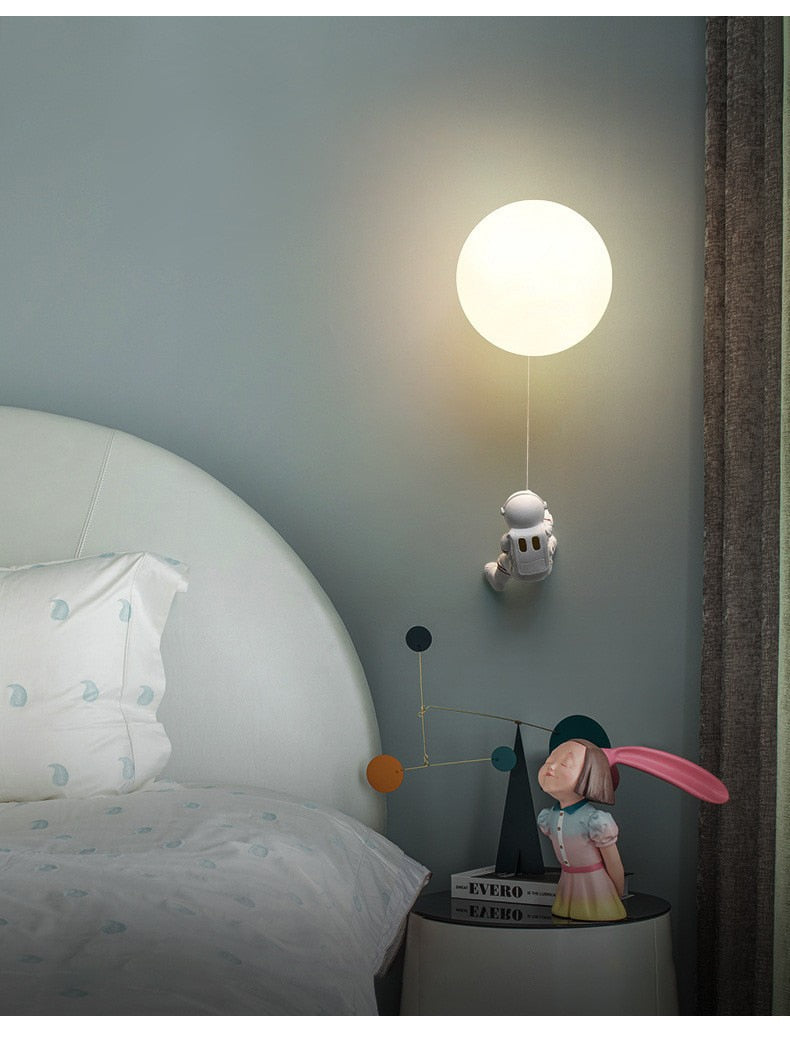 Suquila creative astronaut moon wall lamp™