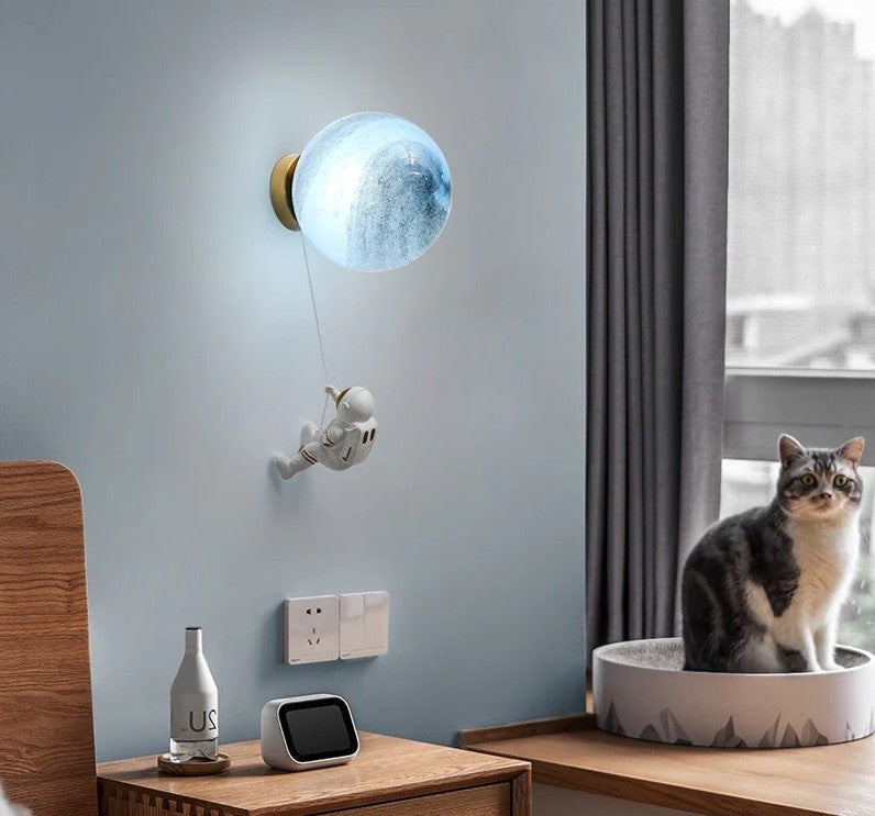 Suquila creative astronaut moon wall lamp™