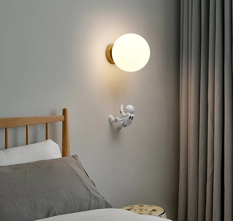 Suquila creative astronaut moon wall lamp™